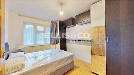 Greenway Close, London, NW9 - Photo 5