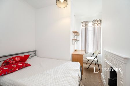 4 bedroom house to rent Manners Road, Southsea, PO4 - Photo 4