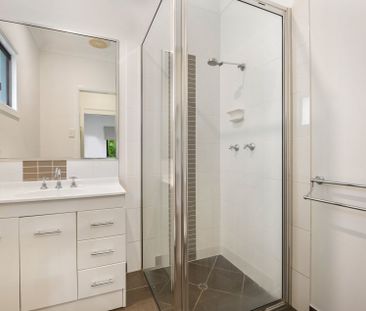 SHARE HOUSE - Room with shared bathroom available - Photo 5