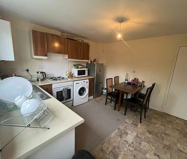 Terraced House to rent on - Photo 5