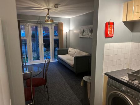2 bedroom flat to rent - Photo 3