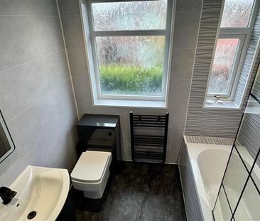 3 Bedroom Semi-Detached House For Rent in Bourne Drive, Manchester - Photo 2