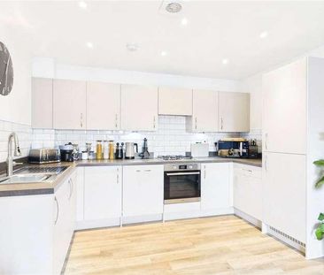 Bolton Drive, Shinfield, Reading, Berkshire, RG2 - Photo 4