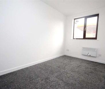 Rainham Road South, Dagenham, RM10 - Photo 2