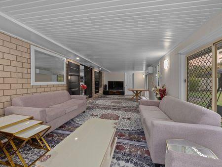 176 First Ave, Marsden QLD 4132 - House For Rent | Domain - Photo 2