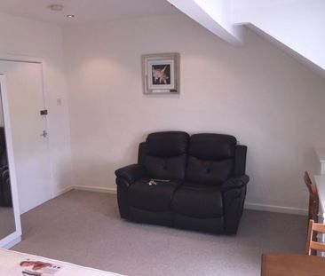 Room in a Shared Flat, Richmond Grove, M13 - Photo 3