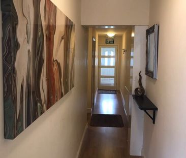 Lister Avenue Room 5 - Photo 6