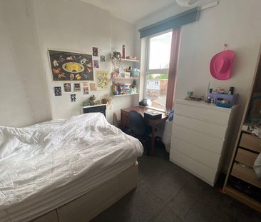 Harlaxton Drive Lenton, Nottingham - Photo 2