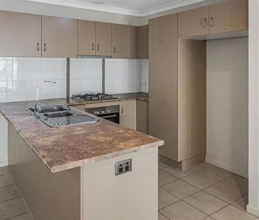 Spacious 3 Bedroom Unit in the Heart of Palm Cove - Photo 6