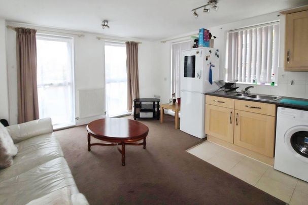 2 bedroom flat to rent - Photo 1