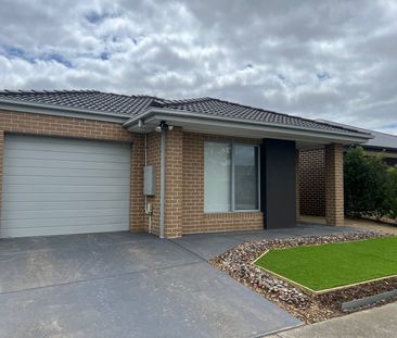Spacious 3 Bedroom Home with Full Club Armstrong Access - Photo 6