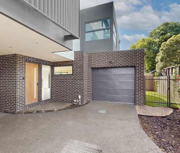 NEWLY BUILT LUXURY: CONTEMPORARY LIVING AT ITS FINEST - Photo 6