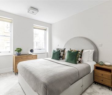 Beautiful two bedroom Mews style house located within close proximi... - Photo 3