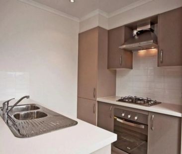 3 Bedroom Modern Townhouse for Rent! - Photo 4