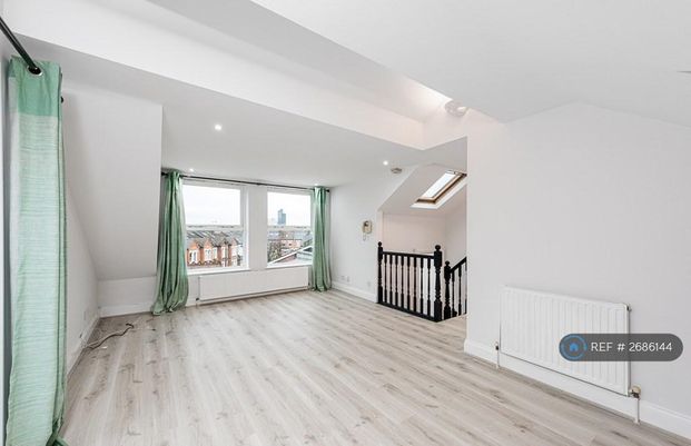 3 bedroom flat to rent - Photo 1