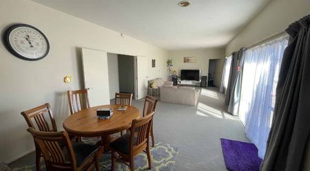 Bell Block Beauty - Photo 2