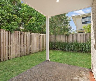 Pristine modern 3 bedroom townhouse - Photo 6