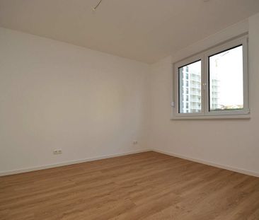 TOLLE SINGLEWOHNUNG - MIT AUFZUG, BALKON FUSSBODENHEIZUNG UND EINBA... - Photo 3