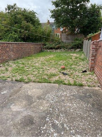 4 bedroom terraced house to rent - Photo 2