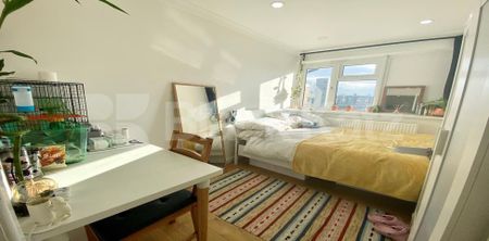 Generous spilt level Mid- Century apartment - Photo 2