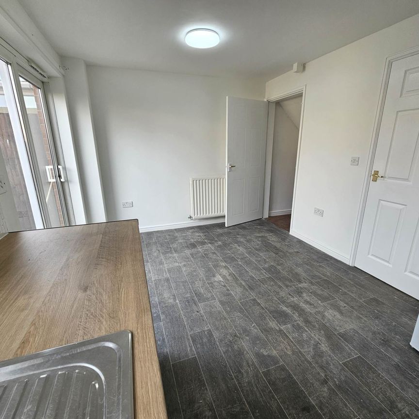 Price £1,300 pcm - Let - Photo 1