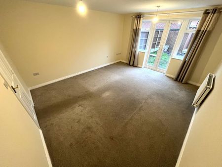 4 bedroom end of terrace house to rent - Photo 2