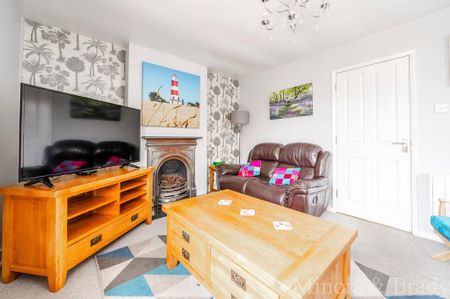 3 bedroom detached bungalow to rent - Photo 2