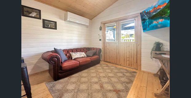 Charming 3-Bedroom Home in East Jindabyne - Photo 1