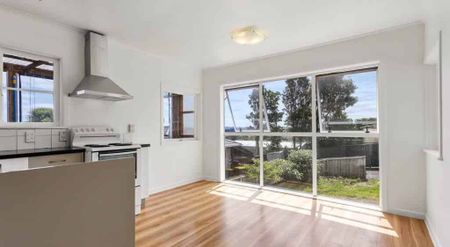 Brilliantly Located Home In Birkdale - Photo 3