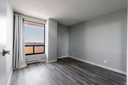 1951 Maisonneuve Boulevard East, Montréal, QC - Photo 3