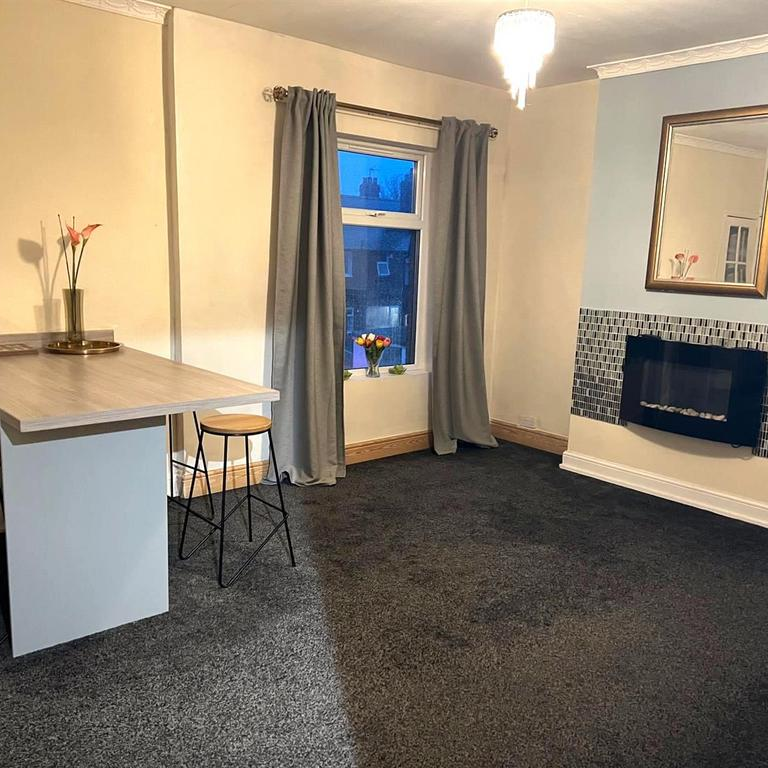 2 bedroom flat to rent - Photo 1