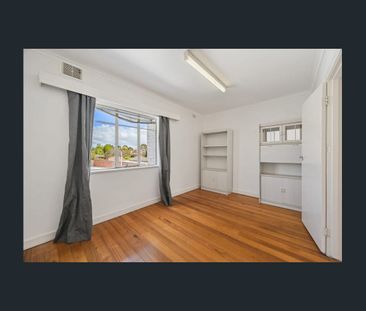 Three Bedroom Apartment Above Shop - Photo 1