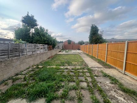 Warner Close, Harlington, Hayes, UB3 5LG - Photo 5