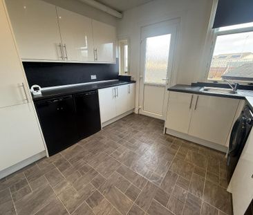 3 bedroom flat to rent - Photo 6