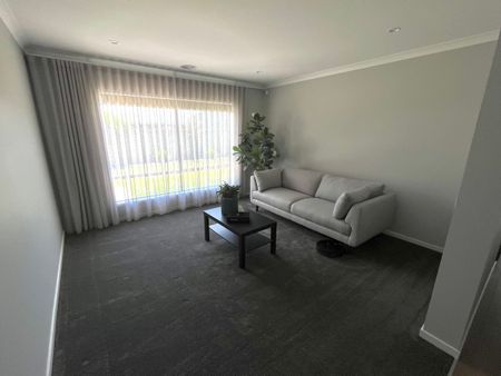 FURNISHED FAMILY HOME IN GRAMMAR PARK! - Photo 3