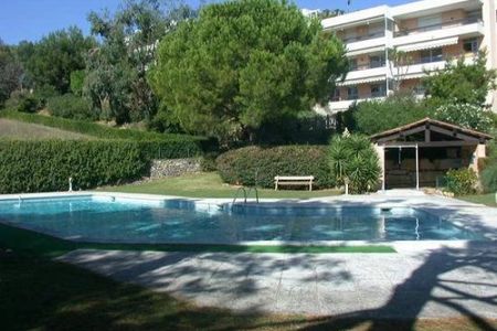 Meublé Antibes Location F1 dans résidence de standing - Photo 3