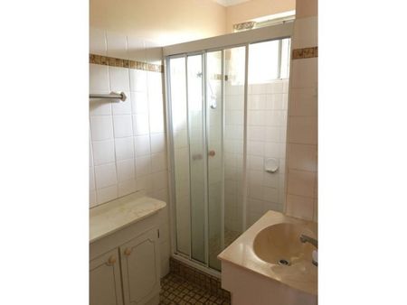 Two bedroom unit in a handy location - Photo 5