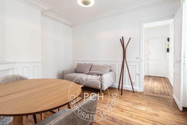 Rue Mathurin Régnier, - Photo 1