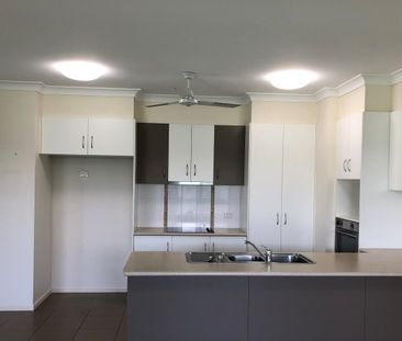 32 Derwent Cct, Kelso QLD 4815 - House For Rent | Domain - Photo 1