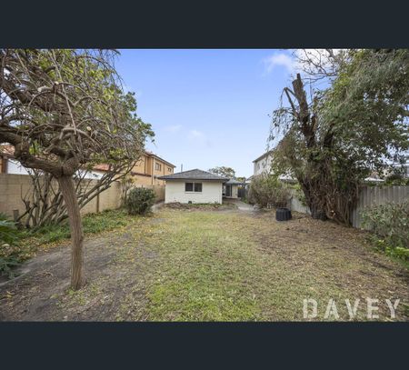 33 Gwenyfred Road, Kensington, WA 6151 - Photo 5