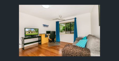 Family-Friendly Home with Spacious Living !!! - Photo 4