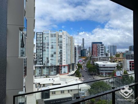 Inner City 2 Bed 2 Bath Apartment with View - Photo 2