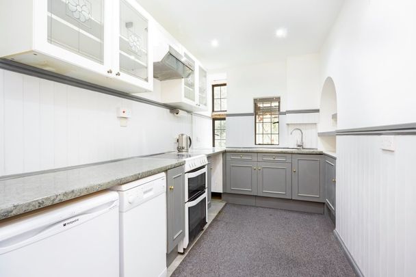 3 bedroom flat to rent - Photo 1