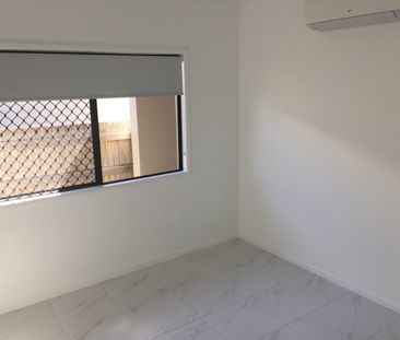 STUNNING 4 BEDROOM 2 BATHROOM HOME IN IDALIA - Photo 5