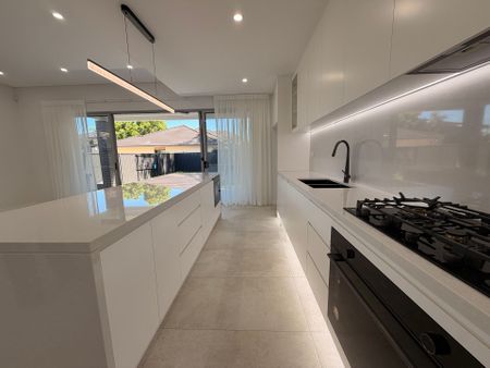 Stunning Brand-New Luxury Duplex in a Prime Location - 14B Middleton Road, Chester Hill - Photo 2