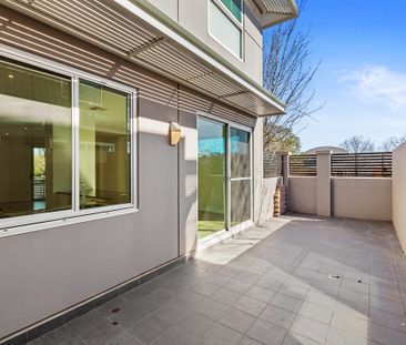 Stunning Designer Townhouse! - Photo 3