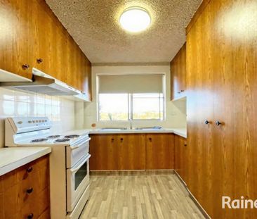 Walking distance to town centre - 2 bedroom unit including water - Photo 1