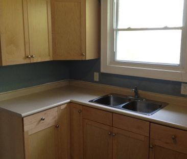 Wonderful 2 bedroom character home with large 6 ft fenced in back yard - Photo 6