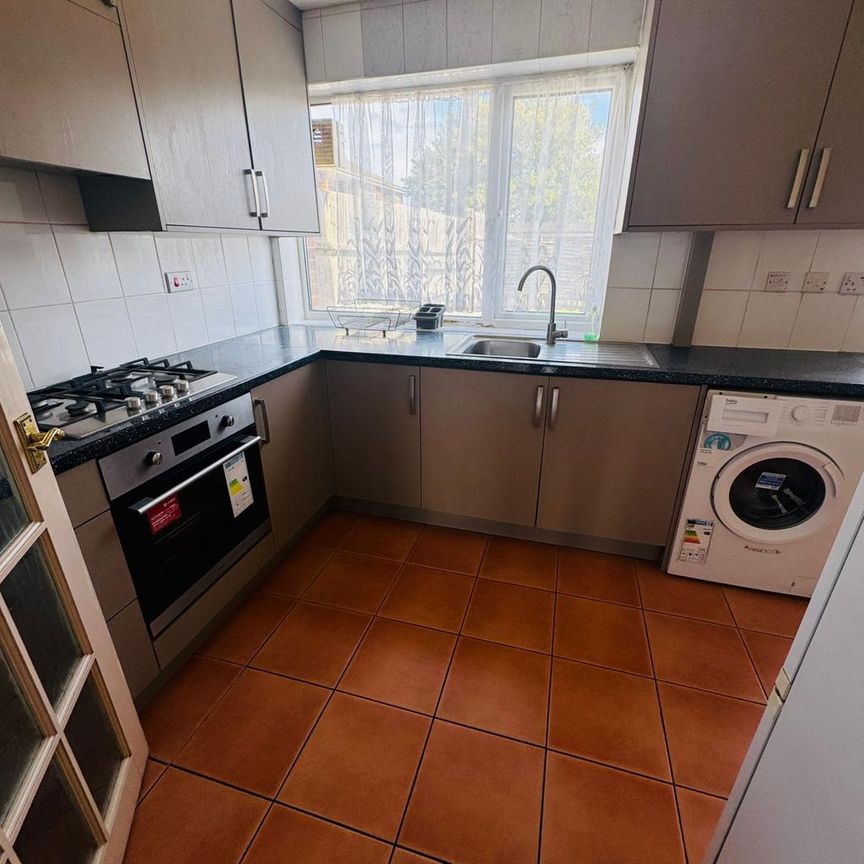 3 bedroom terraced house to rent - Photo 1