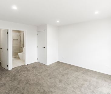 Charming 5-Bedroom Home Near Clevedon Village! - Photo 5